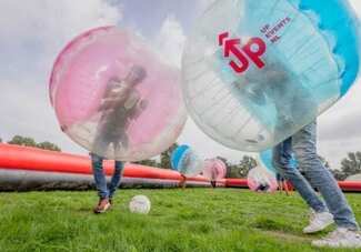 Bubbel voetbal in Amsterdam